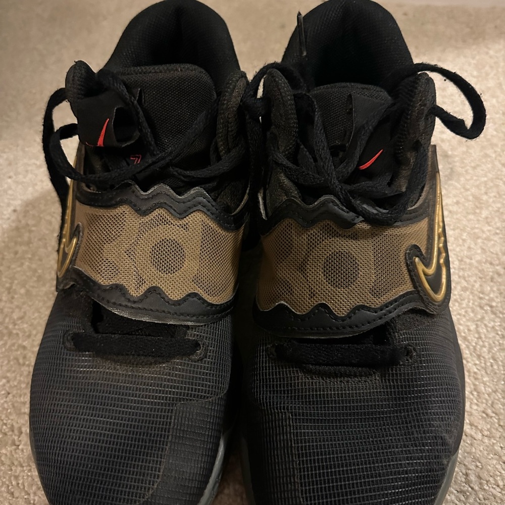 Men’s 8.5 Kevin Durant basketball sneakers